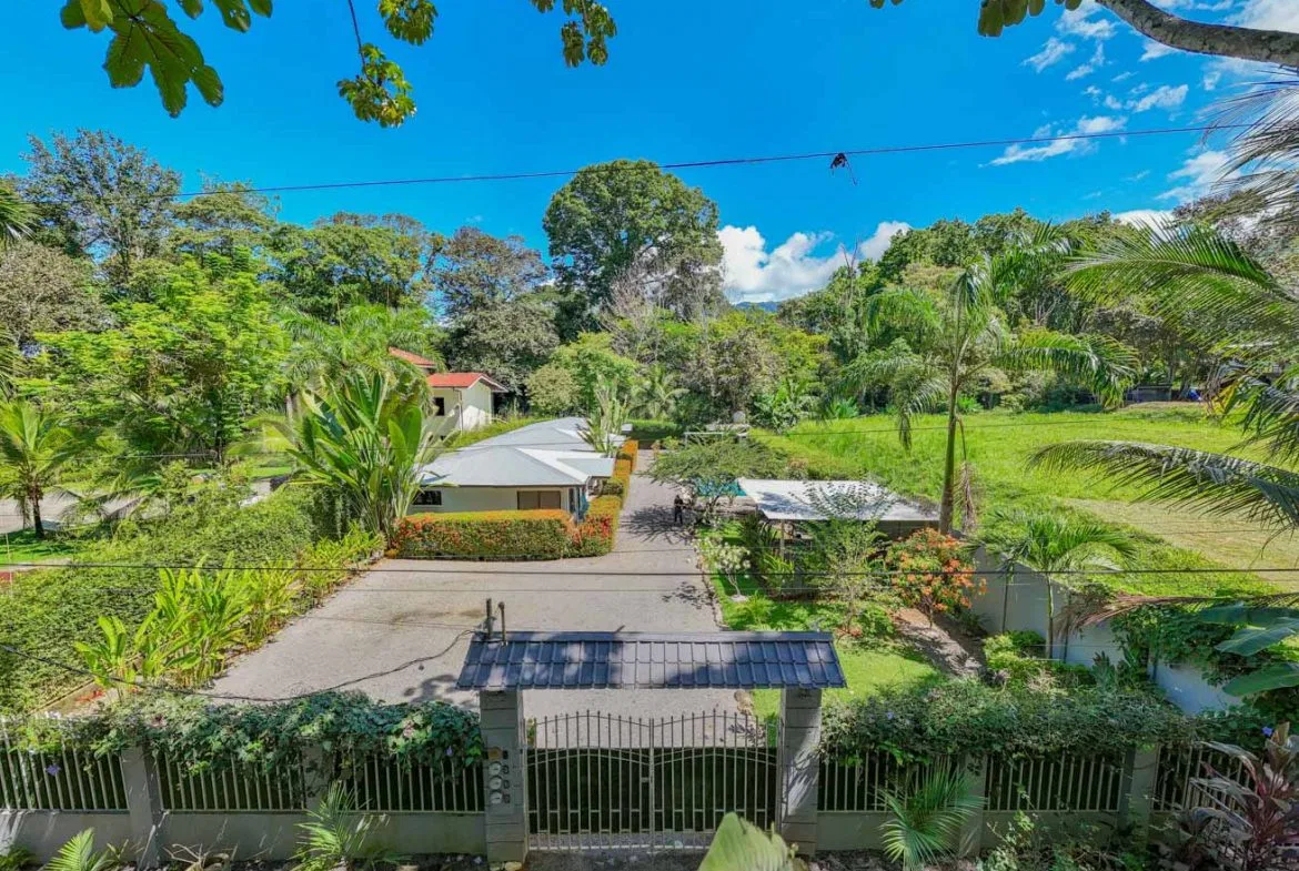 PROPERTY WITH 3 HOMES AND A POOL IN UVITA – 0.25 ACRES, photo 12