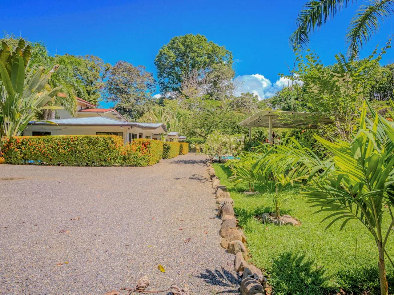 PROPERTY WITH 3 HOMES AND A POOL IN UVITA – 0.25 ACRES, photo 13