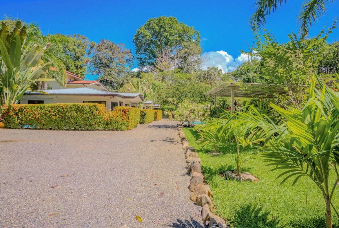 PROPERTY WITH 3 HOMES AND A POOL IN UVITA – 0.25 ACRES, photo 14
