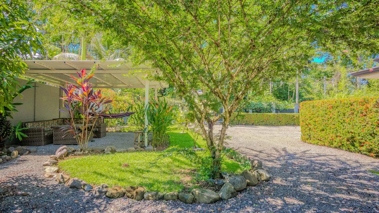PROPERTY WITH 3 HOMES AND A POOL IN UVITA – 0.25 ACRES, photo 17