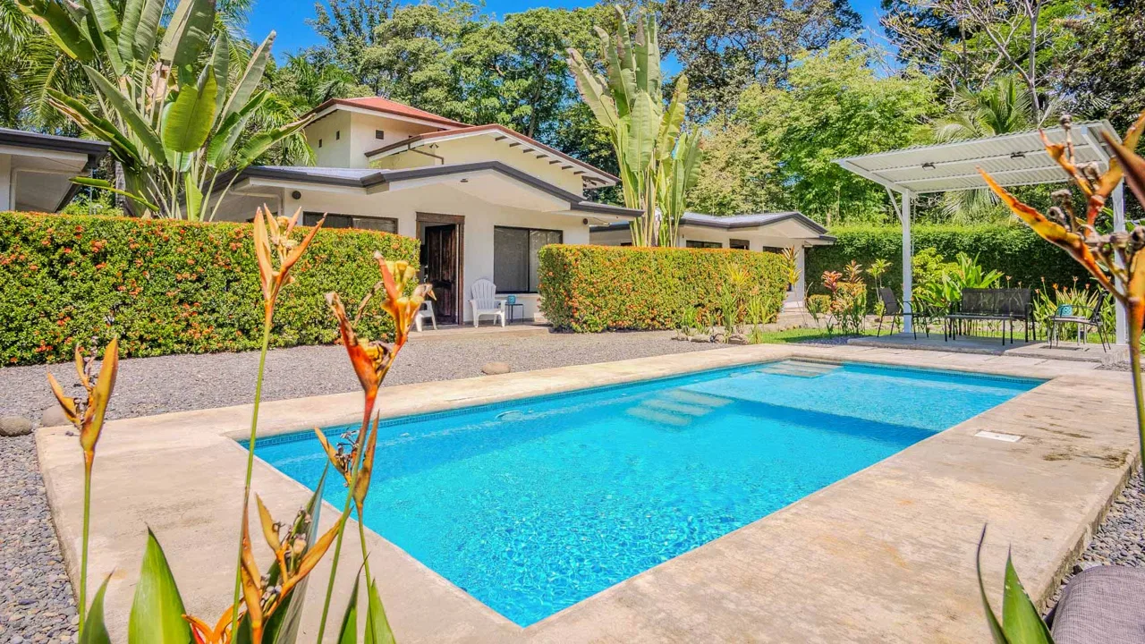 PROPERTY WITH 3 HOMES AND A POOL IN UVITA – 0.25 ACRES, photo 19