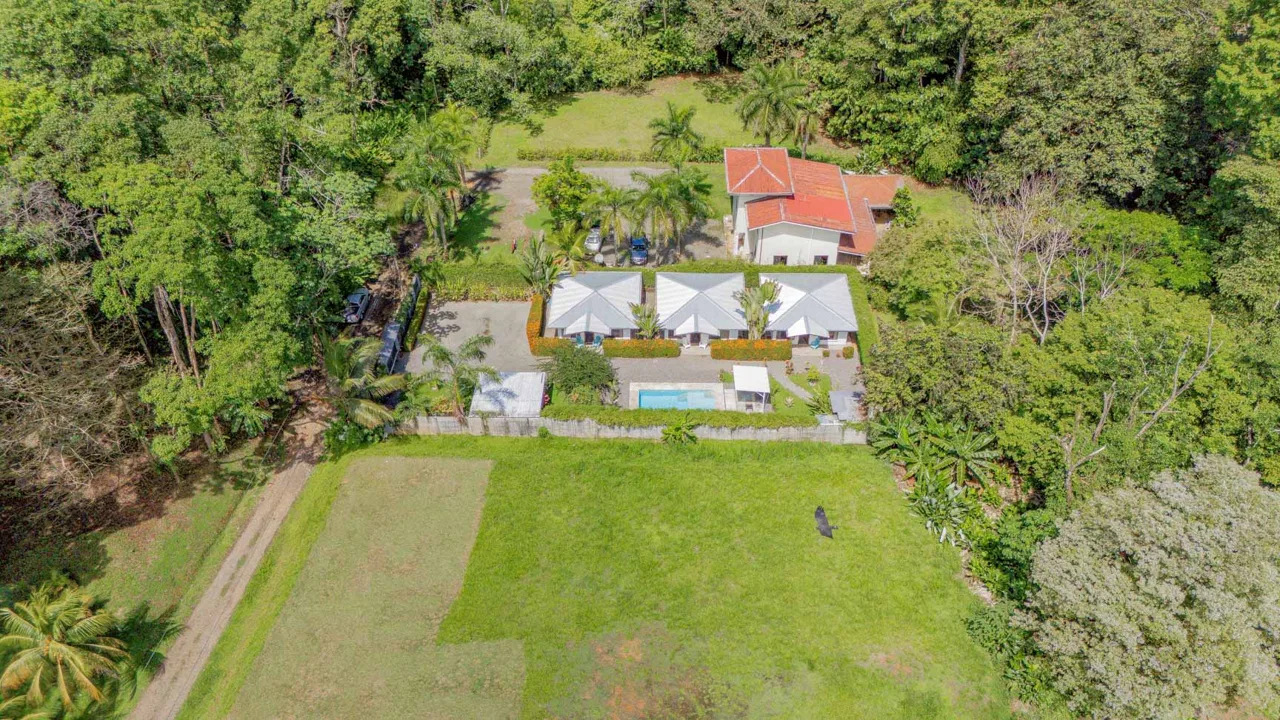 PROPERTY WITH 3 HOMES AND A POOL IN UVITA – 0.25 ACRES, photo 9