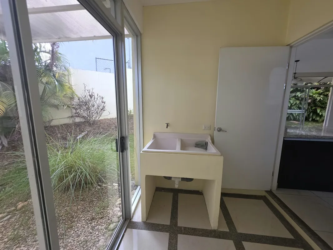 Hermosa casa de dos niveles ubicada en una zona estratégica de Sabanilla, ideal para quienes buscan comodidad, seguridad y una excelente ..., photo 10