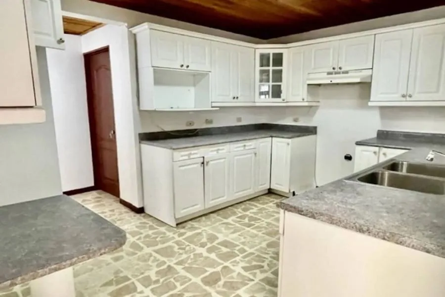 Venta de casa con uso mixto en Los Yoses, San José #RC1935 $275.000 - Venta en San Pedro, photo 6