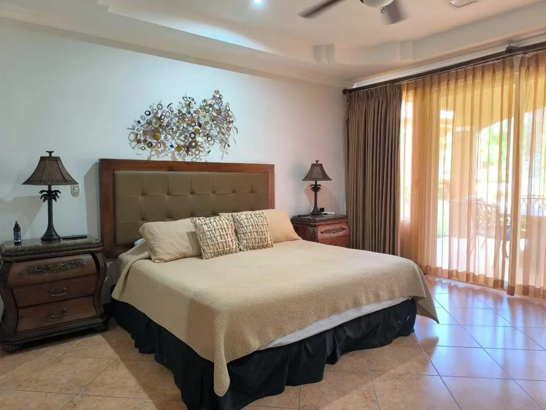 Spacious First-Floor Apartment for Sale, photo 13