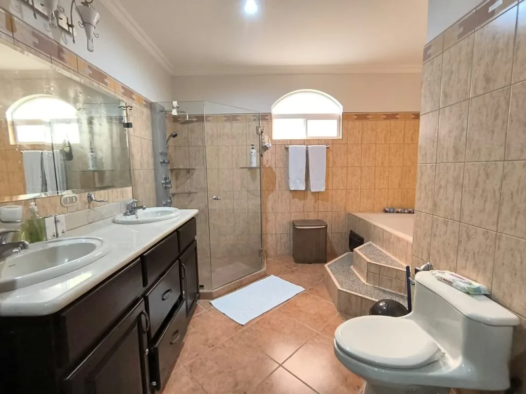 Spacious First-Floor Apartment for Sale, photo 14