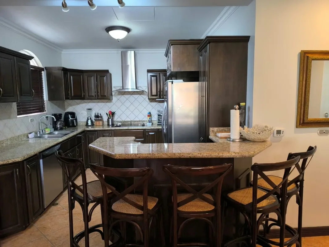 Spacious First-Floor Apartment for Sale, photo 6
