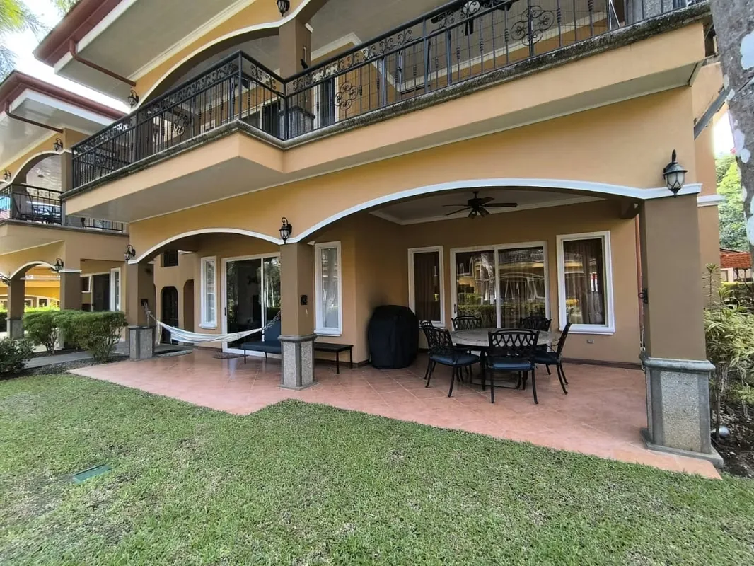 Spacious First-Floor Apartment for Sale, photo 8