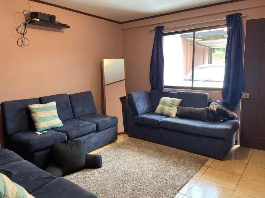 ¡Gran oportunidad de inversión! Esta propiedad única consta de dos encantadoras casas en Venta /OFC - Venta en Goicoechea, photo 8