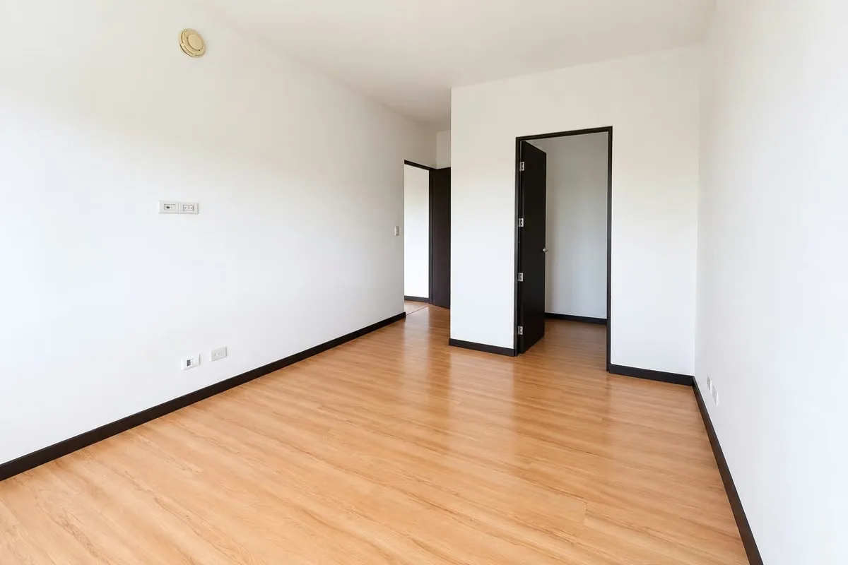El área del apartamento (70 m2) + parqueo (14.5 m2) + bodega (5.5 m2) para un total de ..., photo 2
