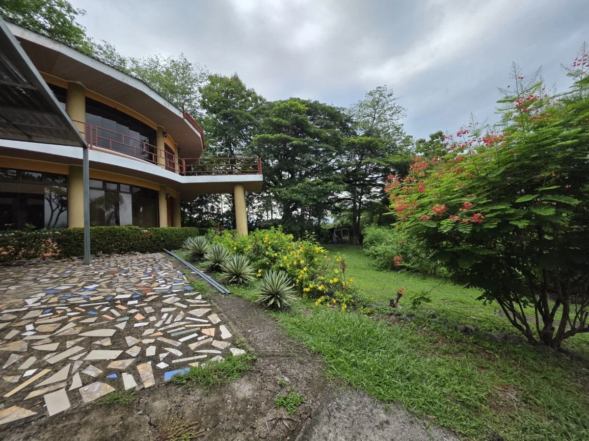 Hermosa finca de 6,7 HA con Casa, Amenidades, Potreros y más - Venta en Orotina