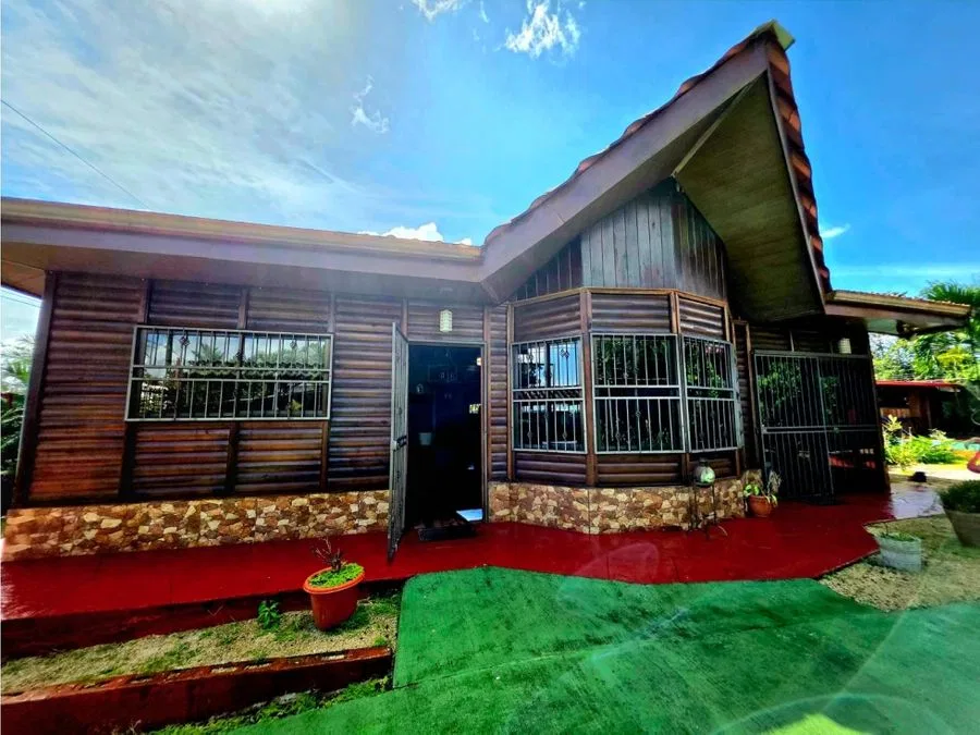 VENTA DE CASA CON PISCINA, AMUEBLADA Y EQUIPADA, ALAJUELA, FORTUNA.