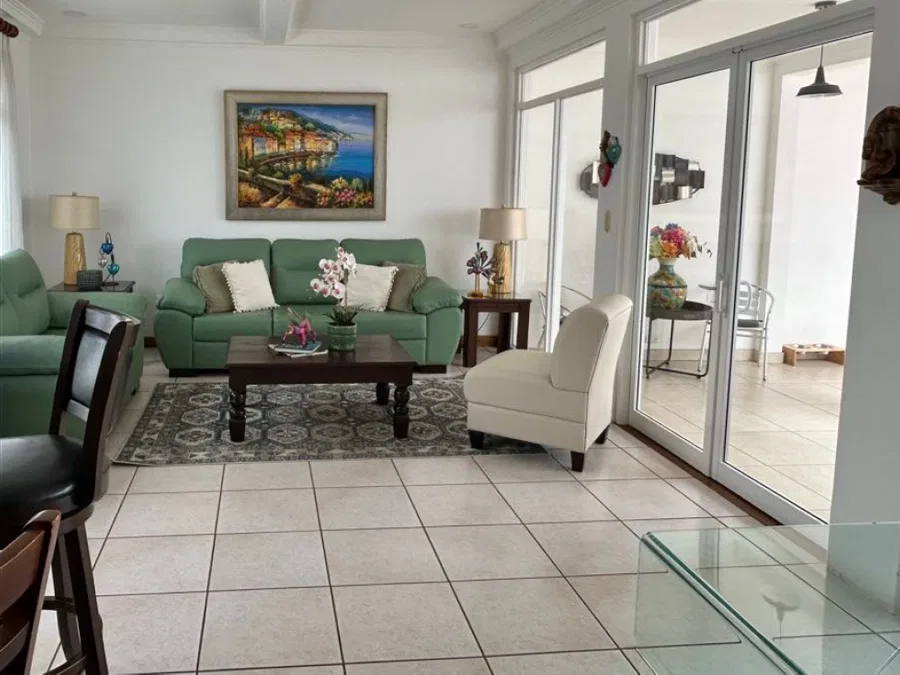 Vendo preciosa y amplia casa Rohrmoser