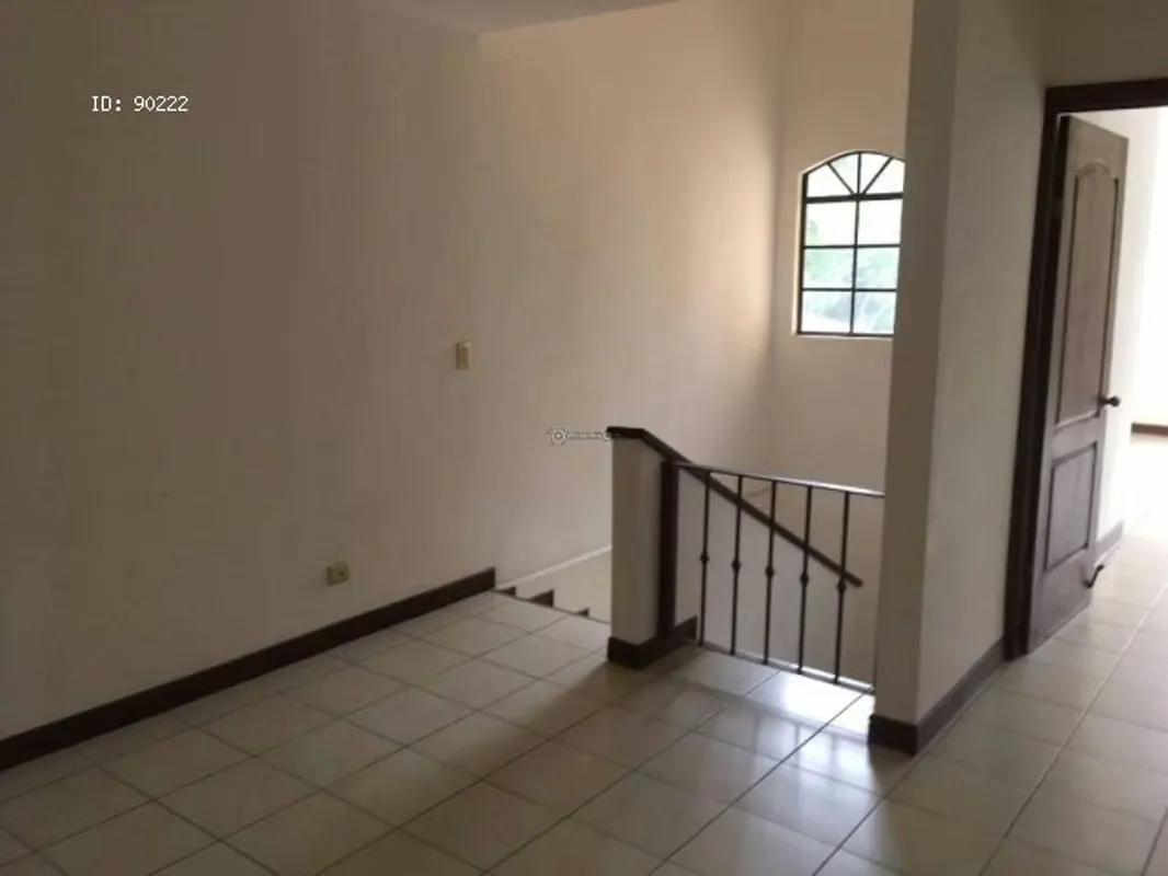 Only 6 private houses .186m2 all concrete construction. . Two-story condominium house, at the end in one of the safest neighborhoods in Santa Ana, photo 12