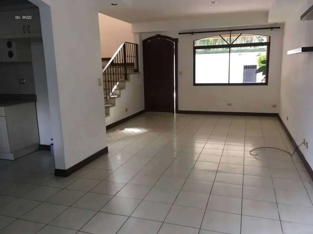 Only 6 private houses .186m2 all concrete construction. . Two-story condominium house, at the end in one of the safest neighborhoods in Santa Ana, photo 4