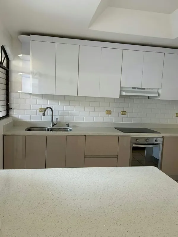 Only 6 private houses .186m2 all concrete construction. . Two-story condominium house, at the end in one of the safest neighborhoods in Santa Ana, photo 6