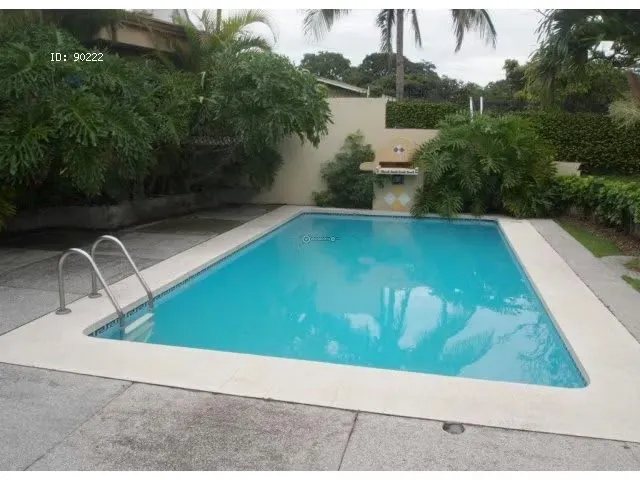 Only 6 private houses .186m2 all concrete construction. . Two-story condominium house, at the end in one of the safest neighborhoods in Santa Ana, photo 10