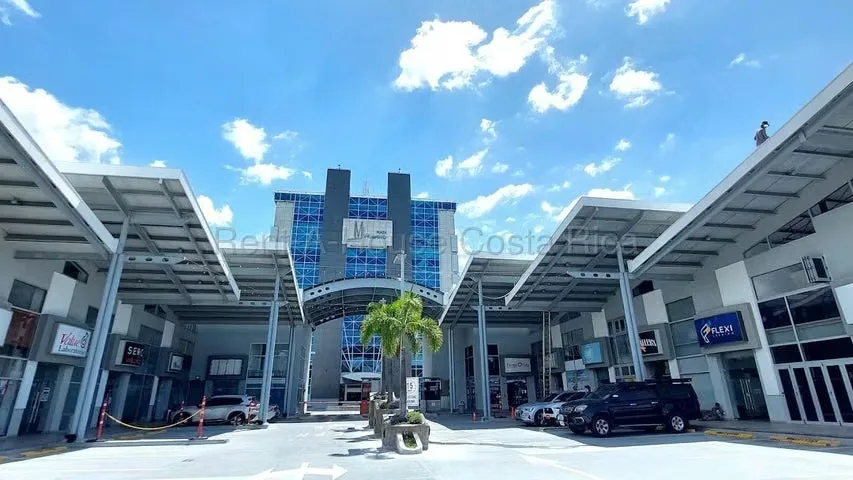 Alquiler de Oficina en Torre Comercial de Plaza Murano-Santa Ana.  NEGOCIABLE