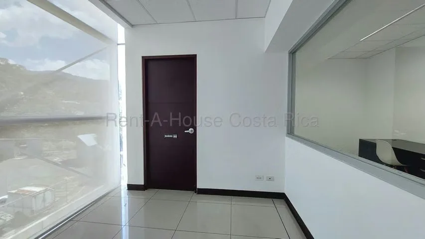 Alquiler de Oficina en Torre Comercial de Plaza Murano-Santa Ana.  NEGOCIABLE, photo 2