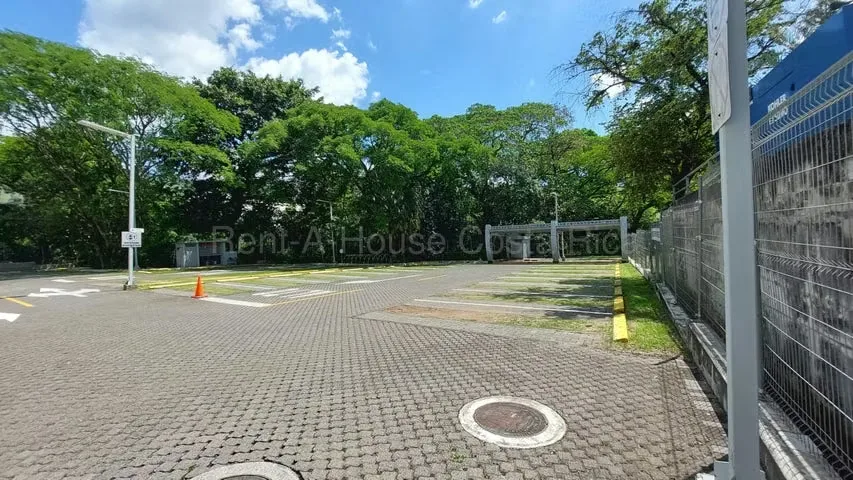 Alquiler de Oficina en Torre Comercial de Plaza Murano-Santa Ana.  NEGOCIABLE, photo 12