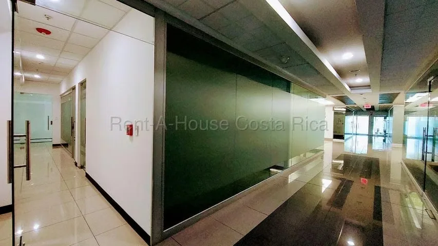 Alquiler de Oficina en Torre Comercial de Plaza Murano-Santa Ana.  NEGOCIABLE, photo 14