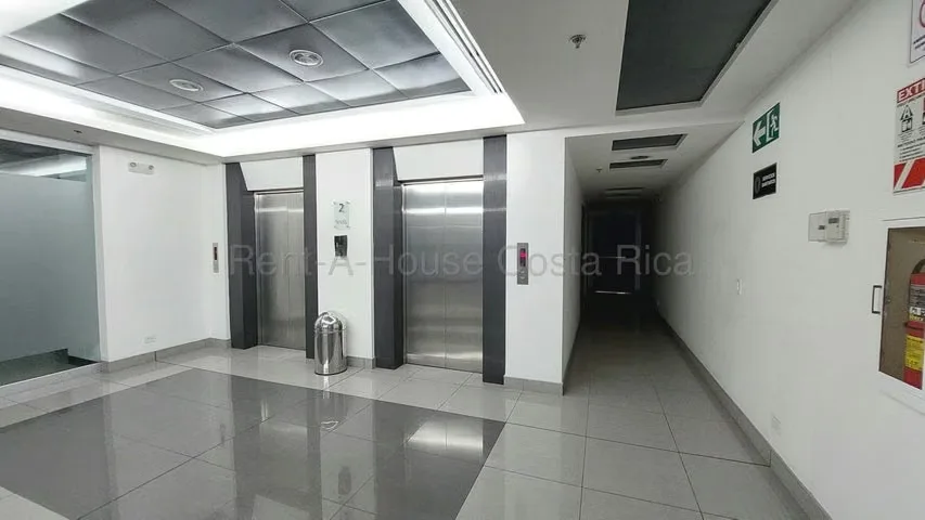 Alquiler de Oficina en Torre Comercial de Plaza Murano-Santa Ana.  NEGOCIABLE, photo 4