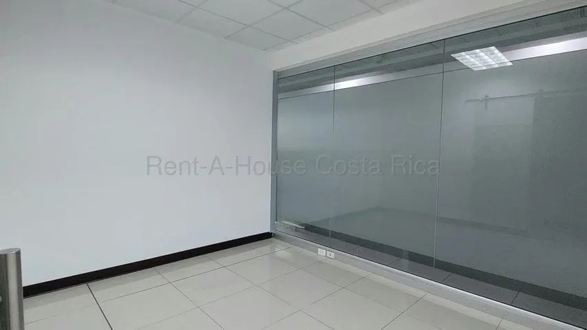 Alquiler de Oficina en Torre Comercial de Plaza Murano-Santa Ana.  NEGOCIABLE, photo 5