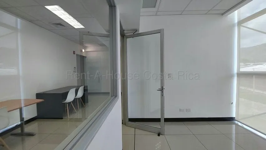 Alquiler de Oficina en Torre Comercial de Plaza Murano-Santa Ana.  NEGOCIABLE, photo 8