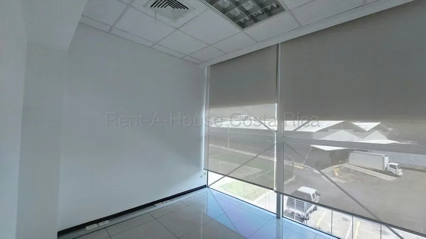 Alquiler de Oficina en Torre Comercial de Plaza Murano-Santa Ana.  NEGOCIABLE, photo 9