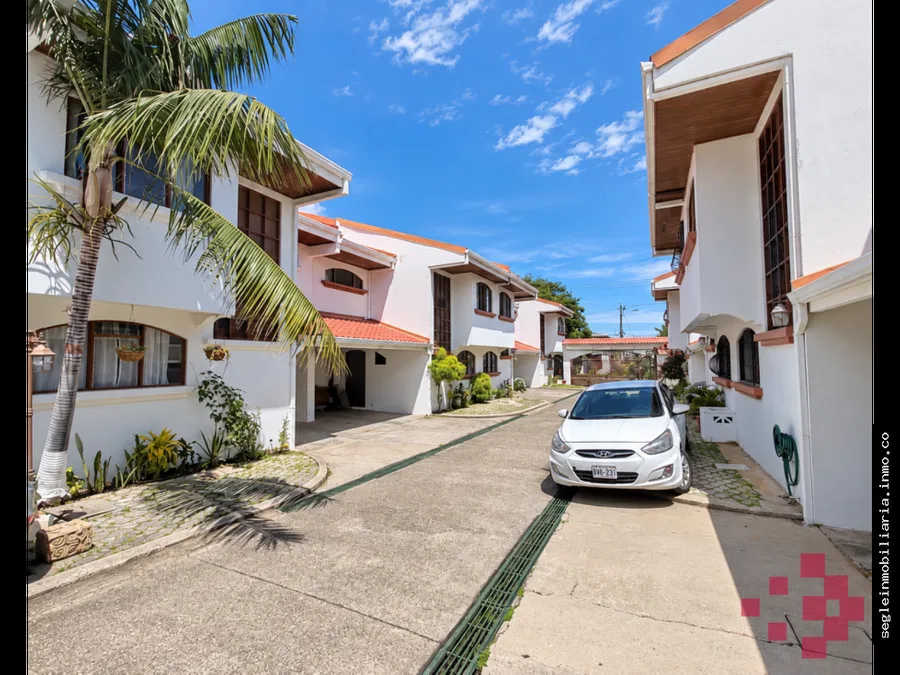 Casa en venta, Rohrmoser, por Plaza mayor.