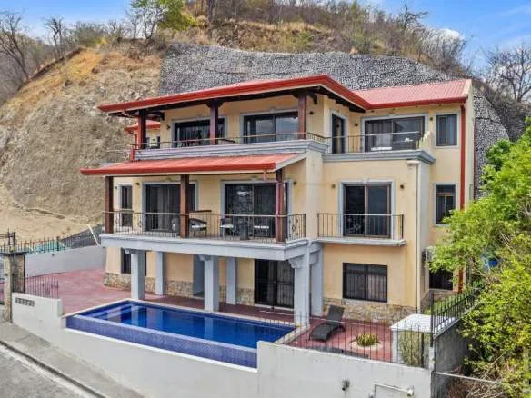 Casa Omega, Ocean view apartments in Altos de Flamingo