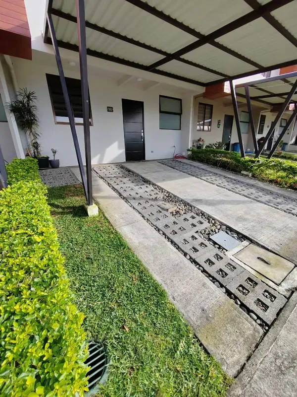 Venta de Casa en Condominio Puerta de Madera, con excelentes acabo que la hacen muy acogedora.