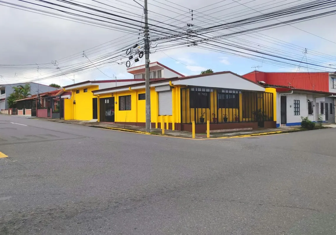 La propiedad cuenta con un avaluo por parte de un perito arquitecto de ahi el precio de la propiedad. Es una casa en uno de los puntos más comerciales y con más valor de Santo Domingo ..., photo 3