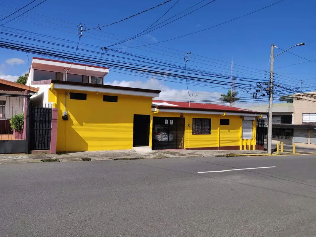 La propiedad cuenta con un avaluo por parte de un perito arquitecto de ahi el precio de la propiedad. Es una casa en uno de los puntos más comerciales y con más valor de Santo Domingo ..., photo 4