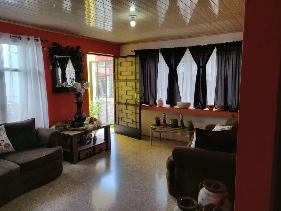 La propiedad cuenta con un avaluo por parte de un perito arquitecto de ahi el precio de la propiedad. Es una casa en uno de los puntos más comerciales y con más valor de Santo Domingo ..., photo 7