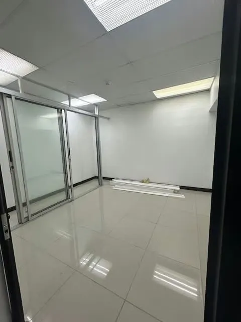 Spacious and functional office space or clinic in an office center in the heart of San Pedro. Located near the runway, the La Hipsanidad and La Bandera roundabouts, shopping centers, ..., photo 5