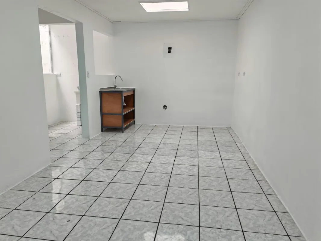 Especial para una persona o pareja, un dormitorio, baño, sal-cocina-comedor, por el tipo de infraestructura no se permiten mascotas, y no cuenta con parqueo para vehículo. Está ..., photo 2