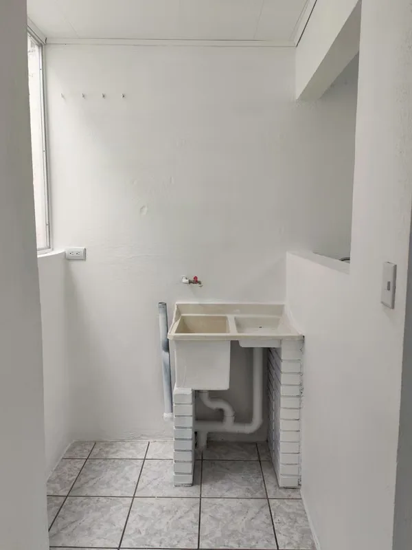 Especial para una persona o pareja, un dormitorio, baño, sal-cocina-comedor, por el tipo de infraestructura no se permiten mascotas, y no cuenta con parqueo para vehículo. Está ..., photo 4