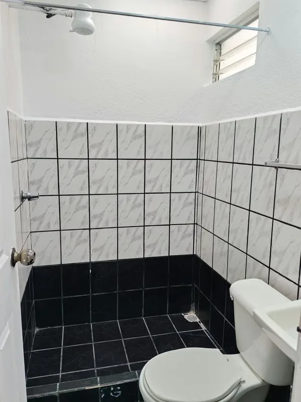 Especial para una persona o pareja, un dormitorio, baño, sal-cocina-comedor, por el tipo de infraestructura no se permiten mascotas, y no cuenta con parqueo para vehículo. Está ..., photo 5