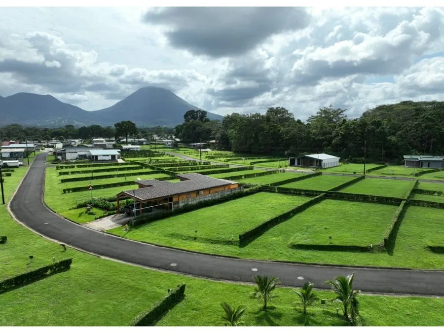 Lote de 508 m² con vista Volcán Arenal - La Fortuna