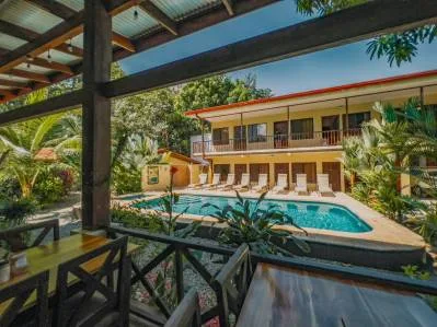 Un resort de alta calificación y ocupación con hotel, cabañas, restaurante en el lugar y piscina., photo 2