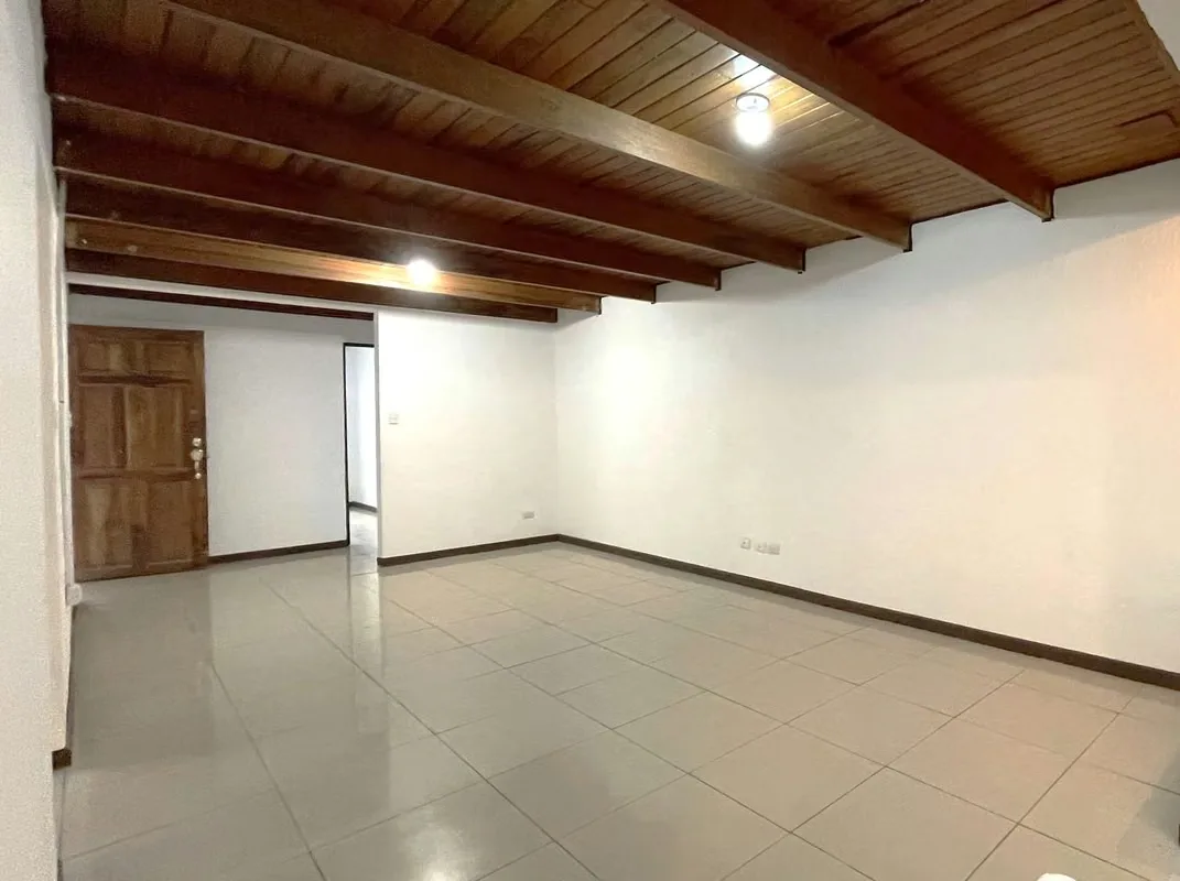 CASA CON 5 HABITACIONES + OFICINA Y 4 BAÑOS SABANILLA ¢600.000 MENSUALES + DEPOSITO, photo 3