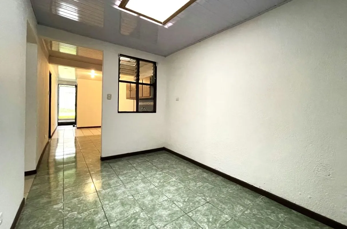 CASA CON 5 HABITACIONES + OFICINA Y 4 BAÑOS SABANILLA ¢600.000 MENSUALES + DEPOSITO, photo 5