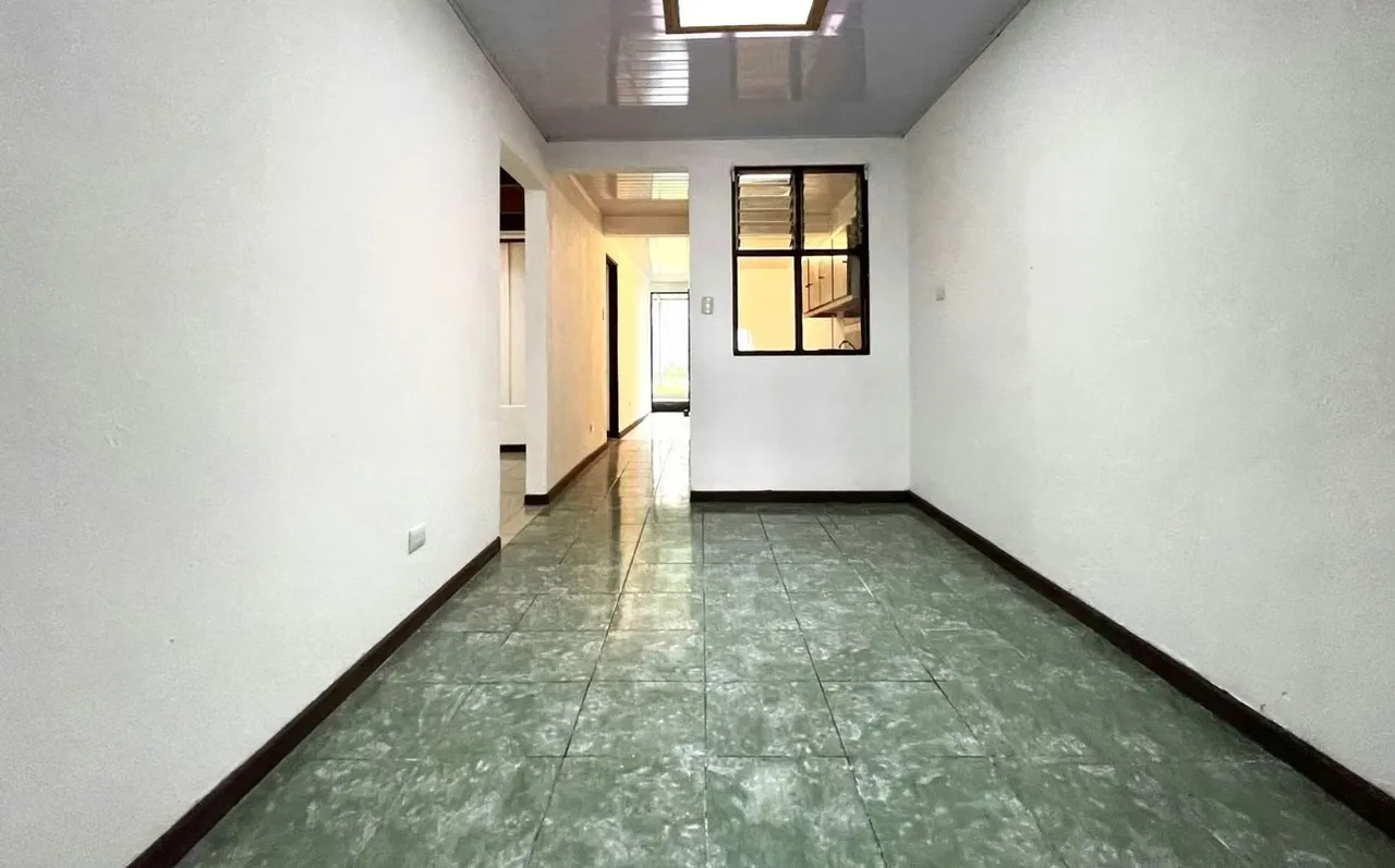 CASA CON 5 HABITACIONES + OFICINA Y 4 BAÑOS SABANILLA ¢600.000 MENSUALES + DEPOSITO, photo 6