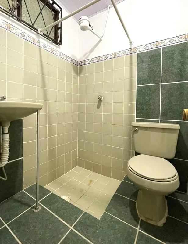 CASA CON 5 HABITACIONES + OFICINA Y 4 BAÑOS SABANILLA ¢600.000 MENSUALES + DEPOSITO, photo 9