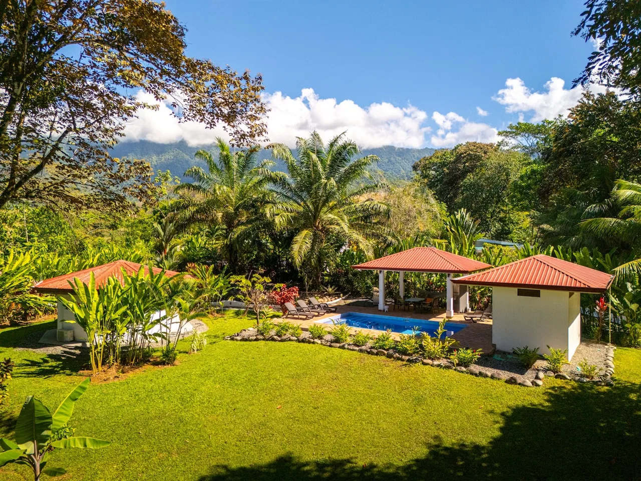 PROPERTY VILLA OCTAGON WITH TWO BEDROOMS AND BEAUTIFUL GARDEN VIEWS, IN OJOCHAL – 0.58 ACRES