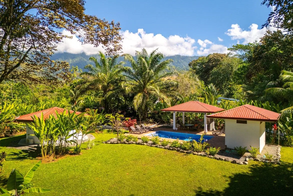 PROPERTY VILLA OCTAGON WITH TWO BEDROOMS AND BEAUTIFUL GARDEN VIEWS, IN OJOCHAL – 0.58 ACRES, photo 2