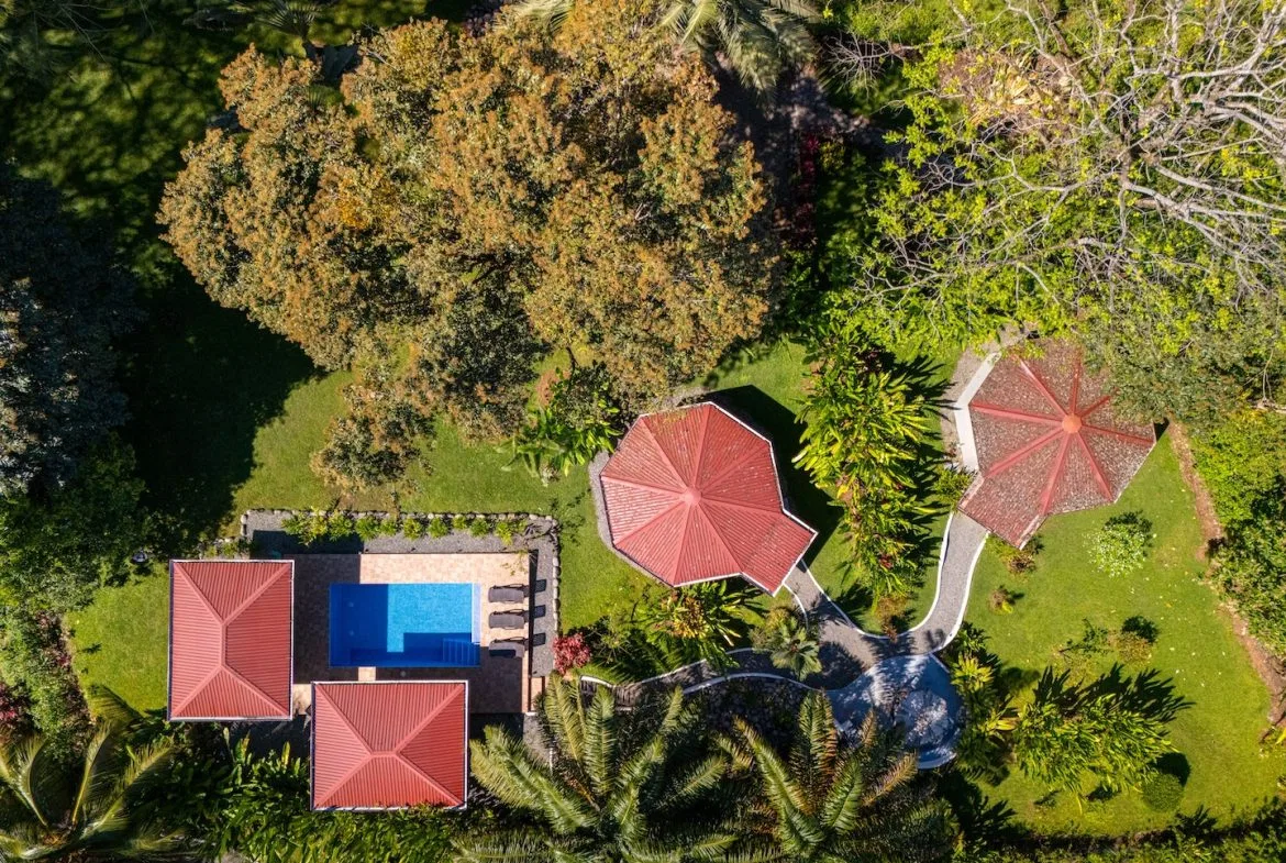 PROPERTY VILLA OCTAGON WITH TWO BEDROOMS AND BEAUTIFUL GARDEN VIEWS, IN OJOCHAL – 0.58 ACRES, photo 4