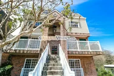 Apartamento estilo inglés de 2 habit. x World Gym Guachipelín Escazú