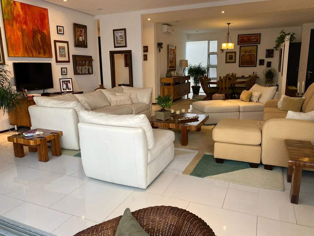 Spacious 3-Bed Apartment for Rent with Terrace in Boutique Building in Santa Ana